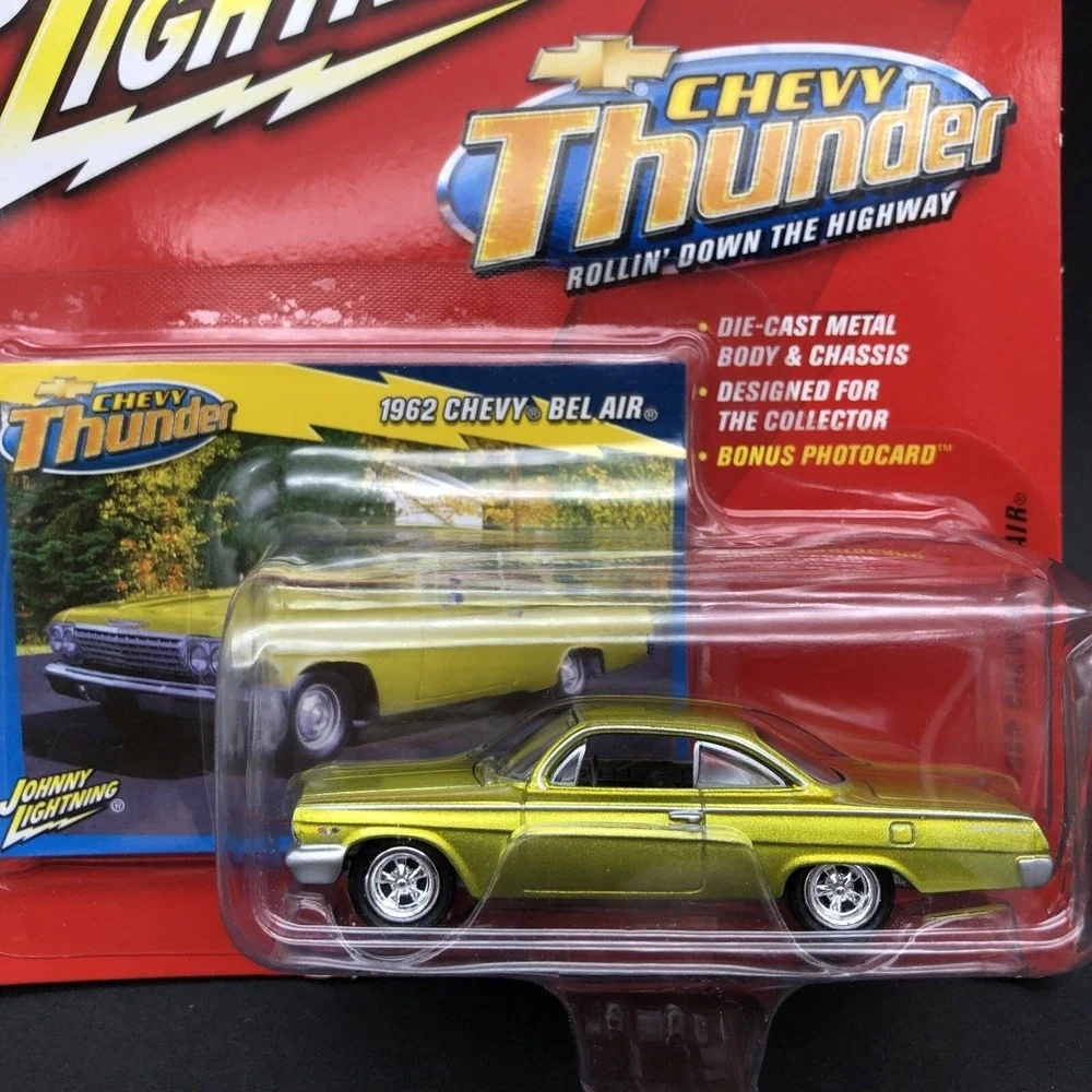 Johnny Lightning Chevy Thunder 1962 62 Chevrolet Bel Air Car Diecast  1/64 Scale